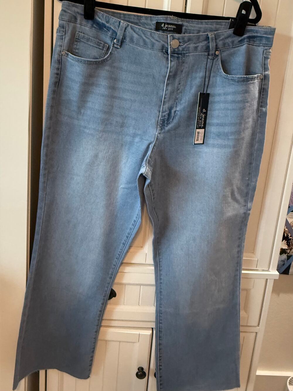 D. JEANS NEW YORK High Rise Kick Flare Jeans With Frayed Hem 16 NWT